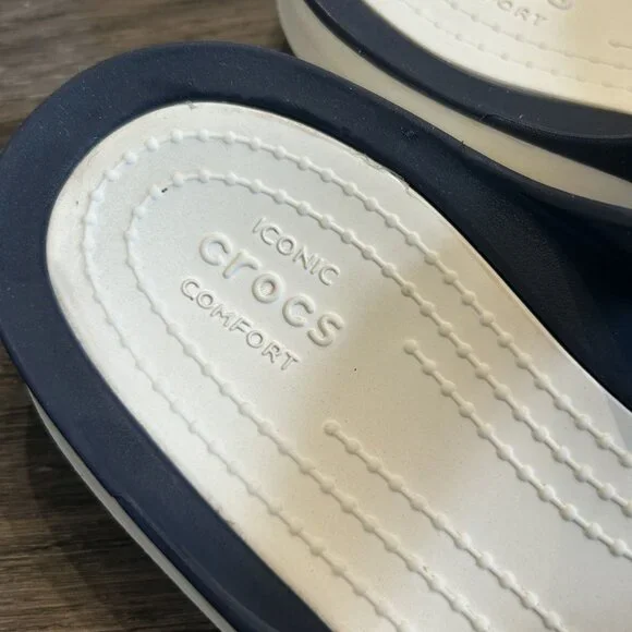 Crocs Swiftwater Casual Strappy Sandals Size 9 White Navy Slides Beach Pool - Picture 7 of 7